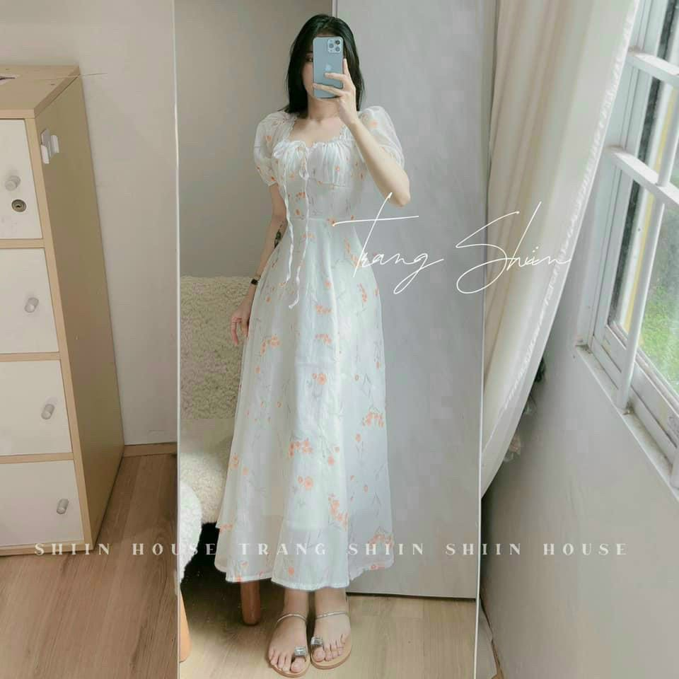 Đầm voan hoa phối ren họa tiết hoa mảnh mai tôn lên sự nữ tính cho những nàng thơ