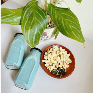 Chai thủy tinh đựng hạt, sữa hạt.