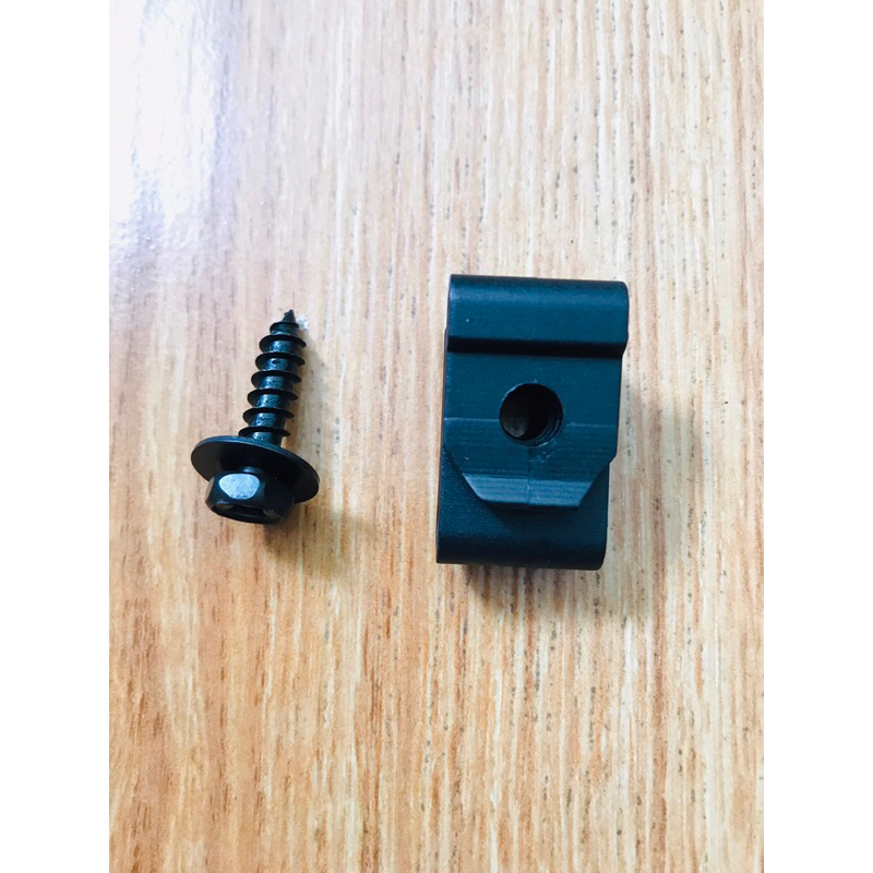 Bộ ốc vít giữ chắn bùn ô tô- Dưới động cơ,lòng vè bánh xe