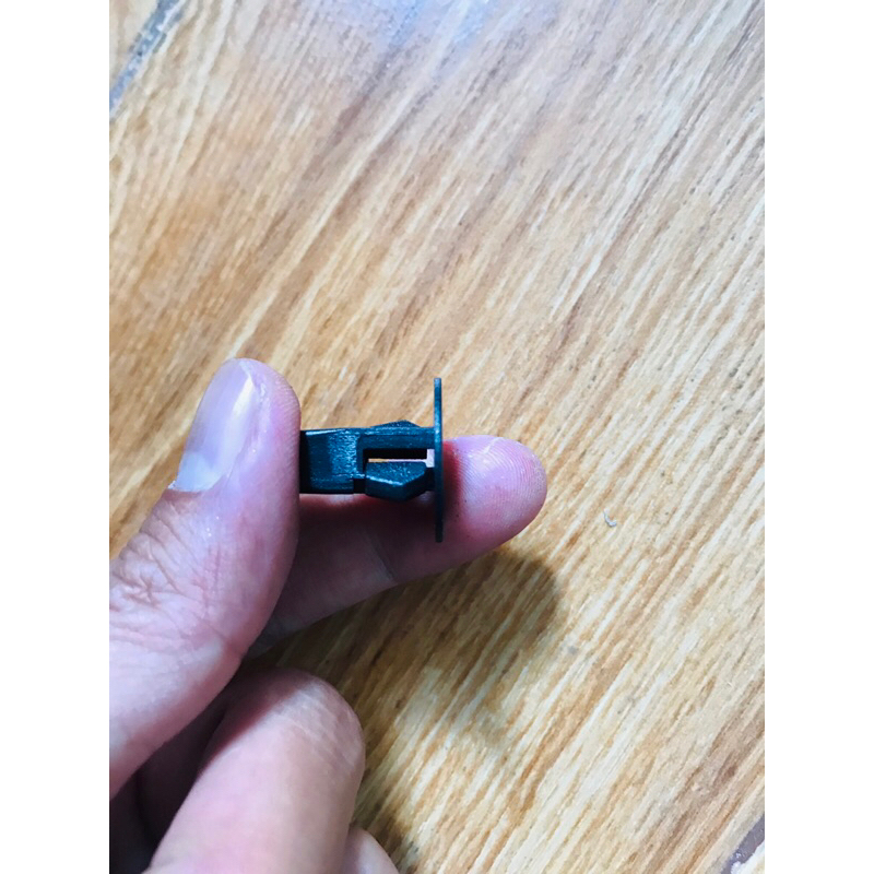 Bộ 6 nút nhựa gắn chắn bùn lòng vè bánh xe ô tô Toyota