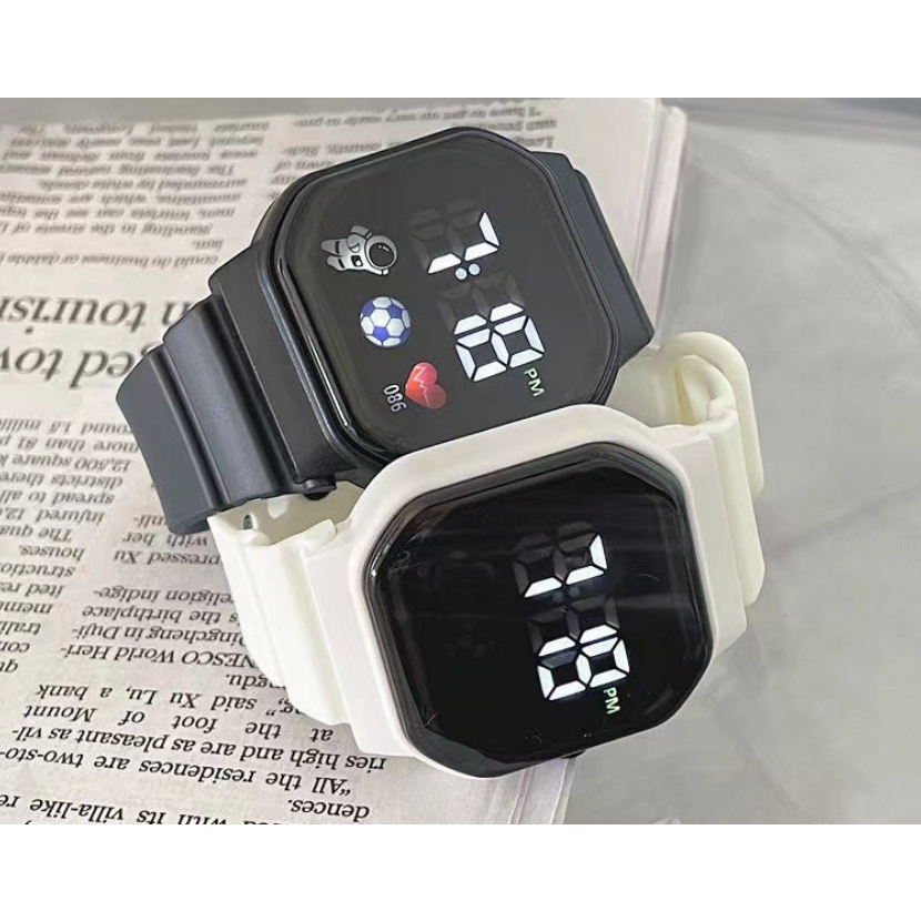 Đồng Hồ Đeo Tay Điện Tử Đèn LED Mặt Vuông Màu Trơn Họa Tiết Phi Hành Gia Trái Tim Phong Cách Hàn Quốc Cho Học Sinh Nam N