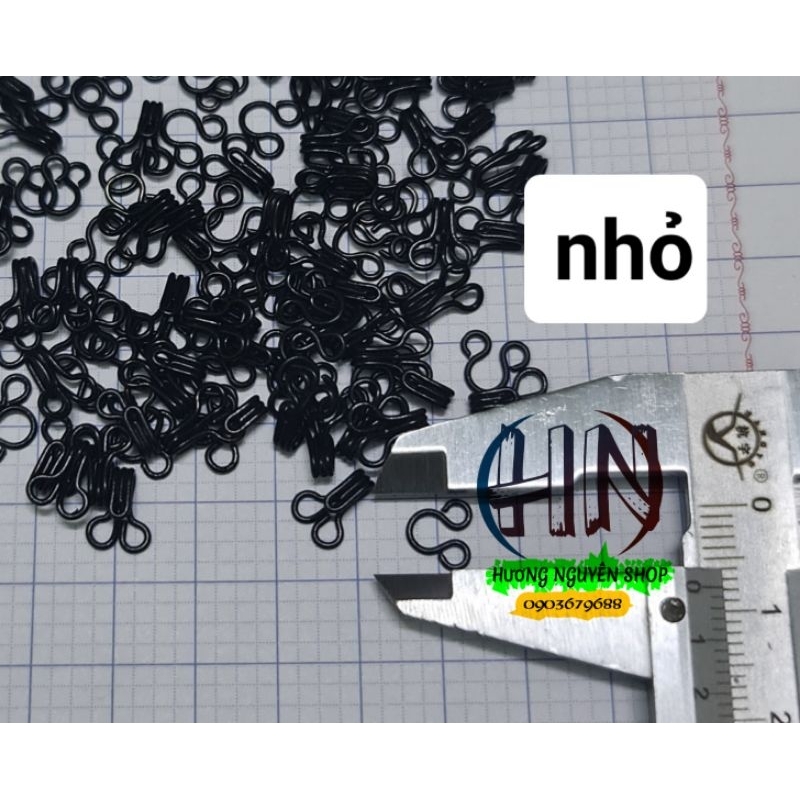 Nút móc cài gài áo dài size lớn và nhỏ có 2 màu trắng đen
