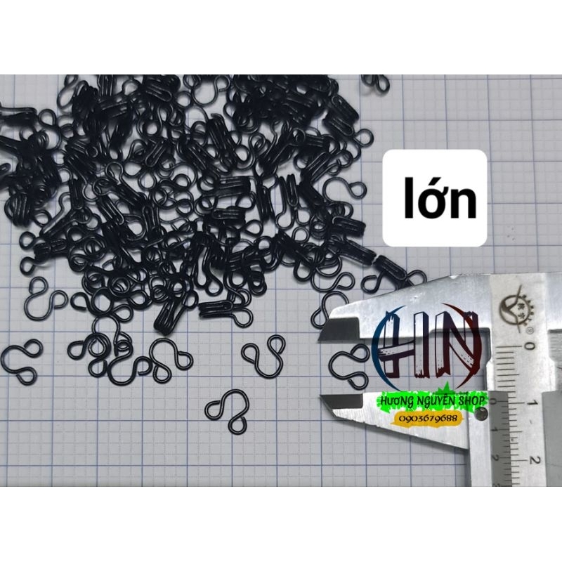 Nút móc cài gài áo dài size lớn và nhỏ có 2 màu trắng đen
