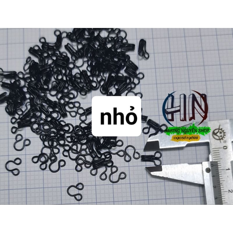 Nút móc cài gài áo dài size lớn và nhỏ có 2 màu trắng đen