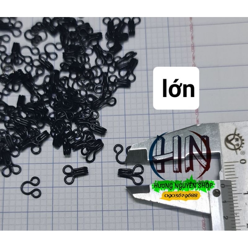 Nút móc cài gài áo dài size lớn và nhỏ có 2 màu trắng đen