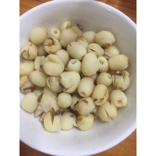 Hạt sen Huế siêu bở ngon 500gr ( sấy khô) nấu xôi chè rất ngon