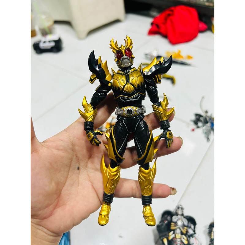Mô hình SHF Kamen Rider Kuuga Rising Ultimate Red Eyes