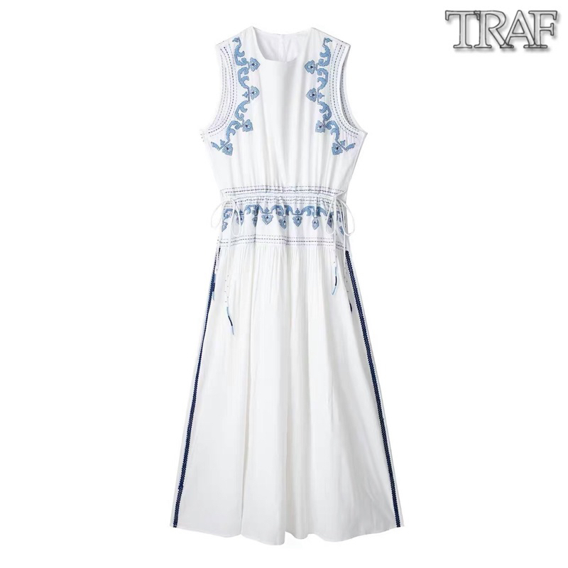 Đầm xoè trắng sát nách hoạ tiết xanh