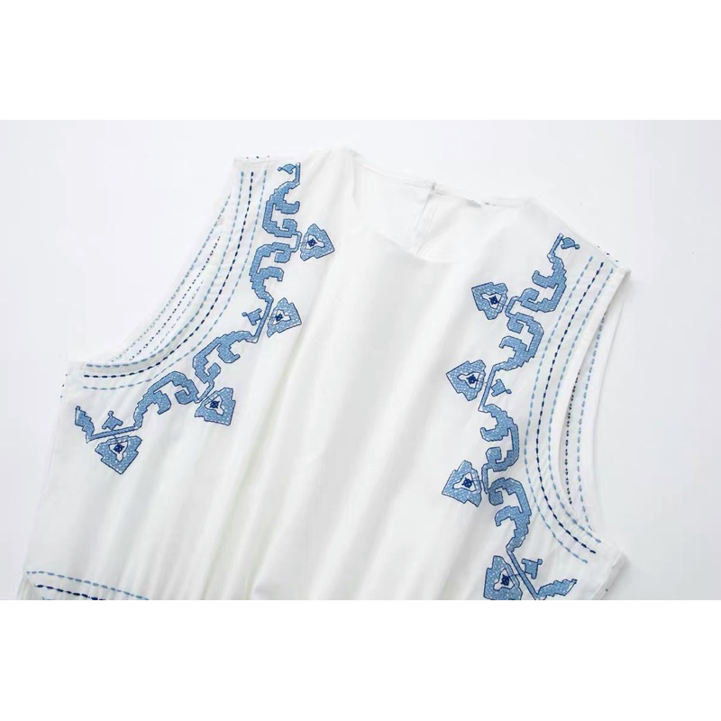 Đầm xoè trắng sát nách hoạ tiết xanh