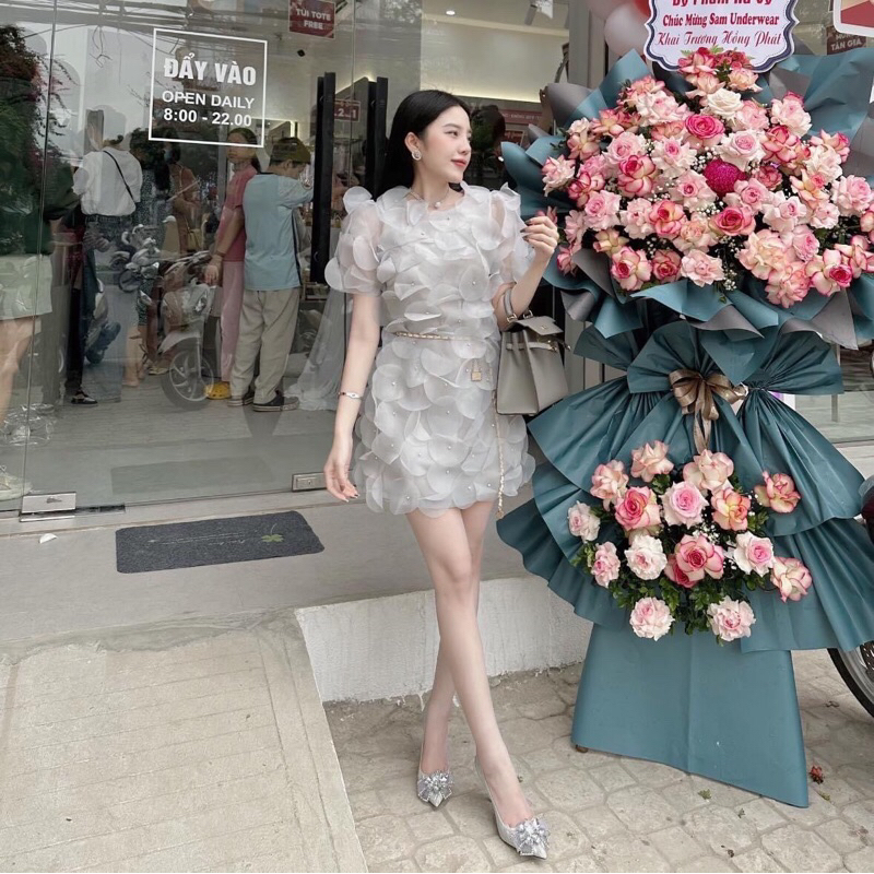 Đầm xám kết hoa tơ