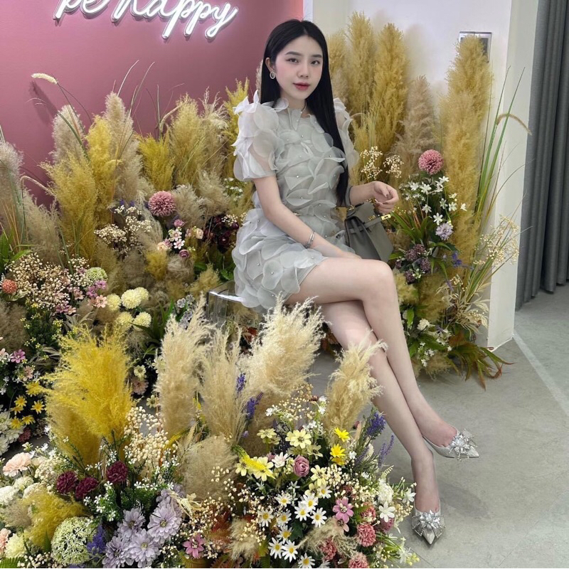 Đầm xám kết hoa tơ