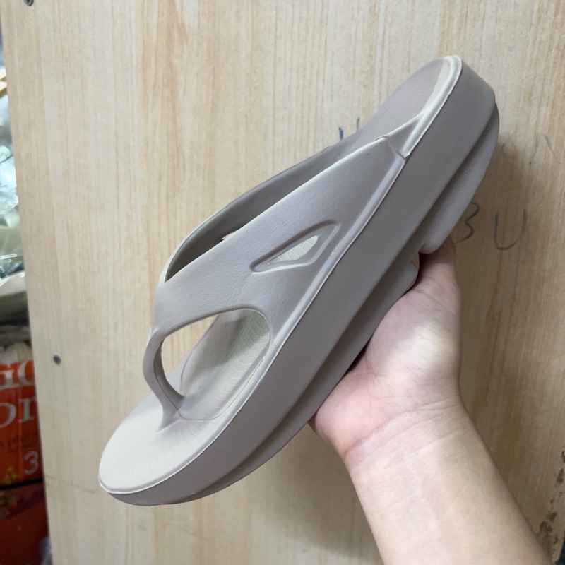 Dép Oofos hàng A thiếu logo hông size 41
