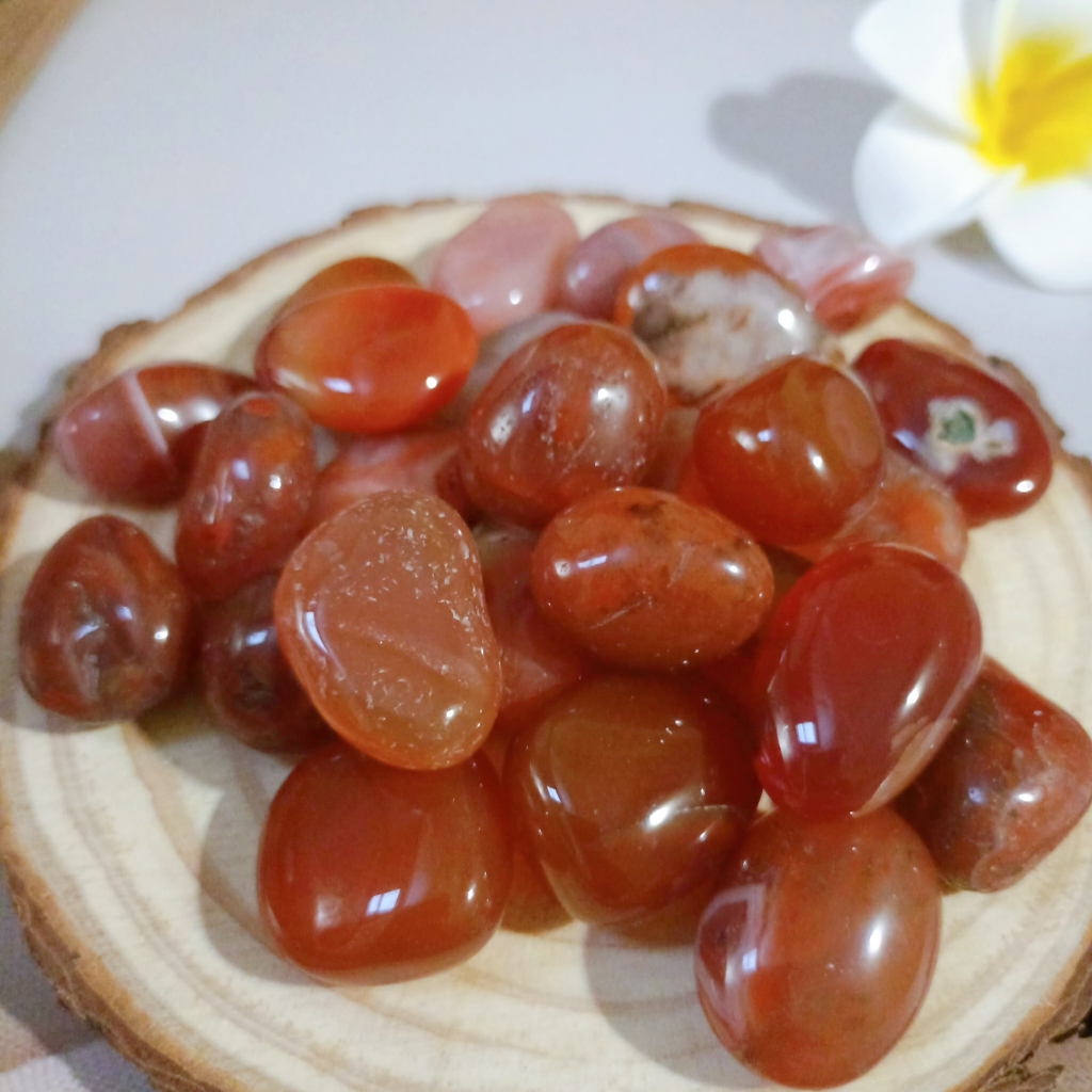 Viên đá Carnelian, đá thanh tẩy tarot