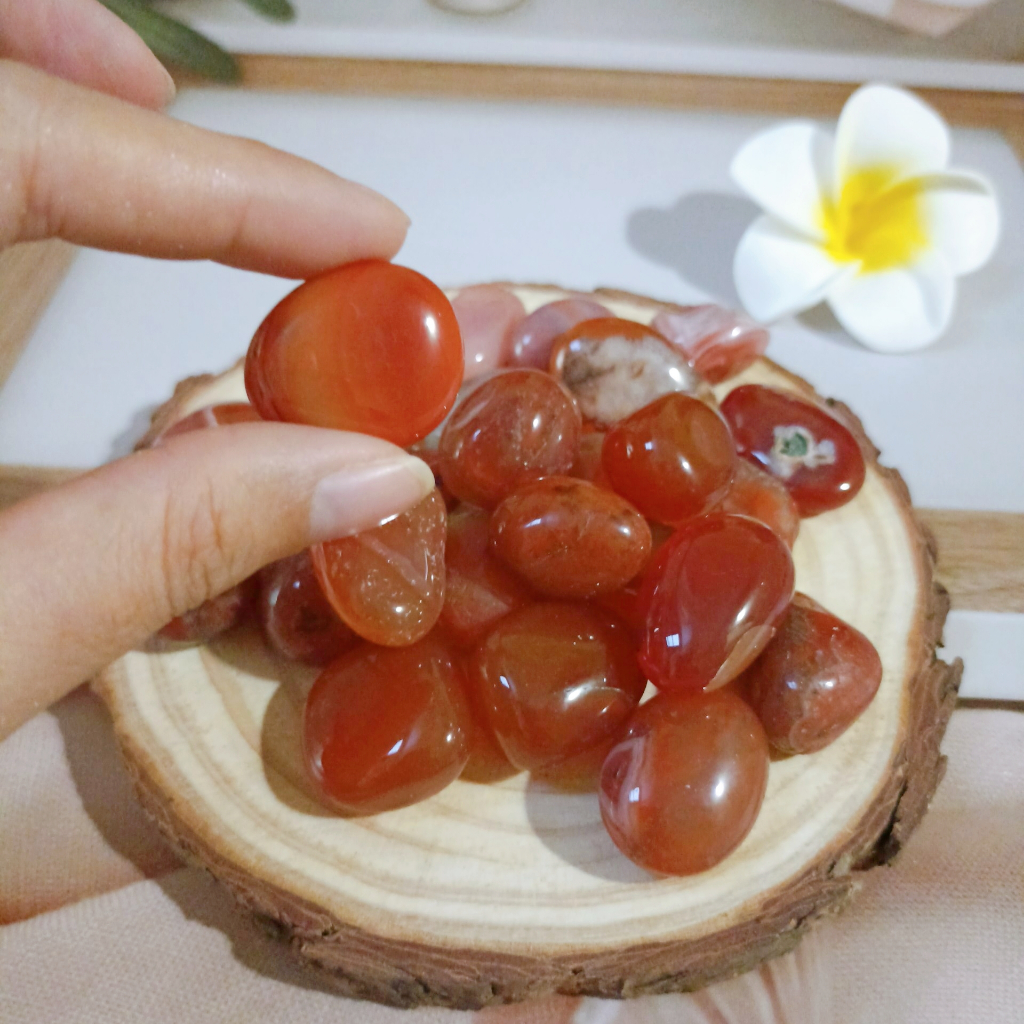 Viên đá Carnelian, đá thanh tẩy tarot