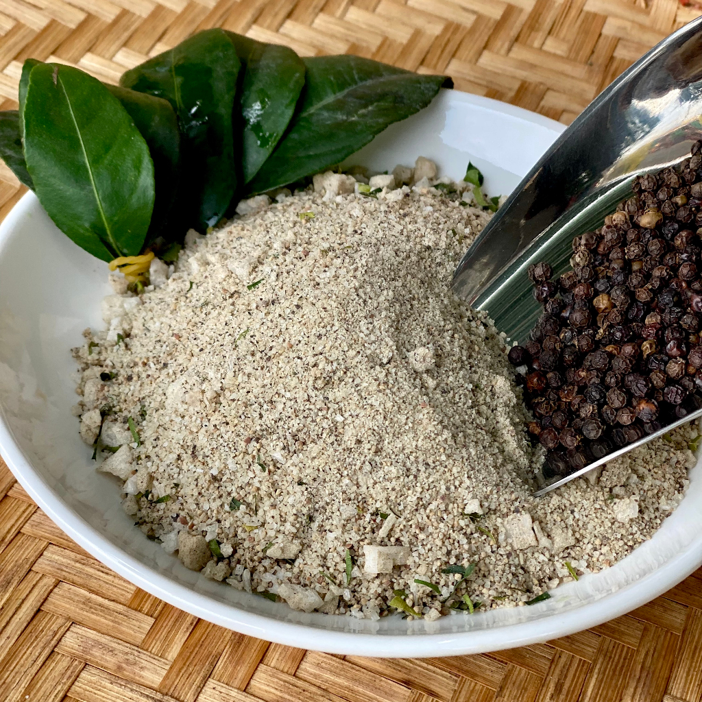 Muối tiêu lá chanh, tiêu nhiều, lá chanh thơm nồng, vị thanh ít mặn