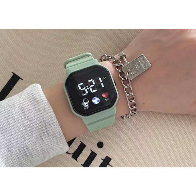 Đồng Hồ Đeo Tay Điện Tử Đèn LED Mặt Vuông Màu Trơn Họa Tiết Phi Hành Gia Trái Tim Phong Cách Hàn Quốc Cho Học Sinh Nam N
