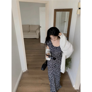 Đầm hoa nhí lụa dáng dài hở lưng