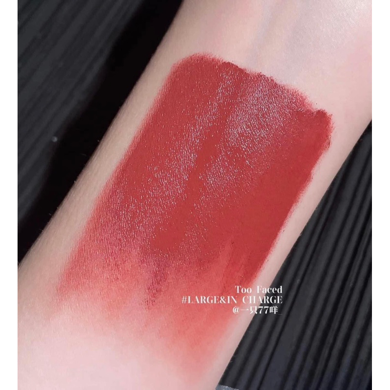 Son kem Too faced Lip Injection màu Large & In charge