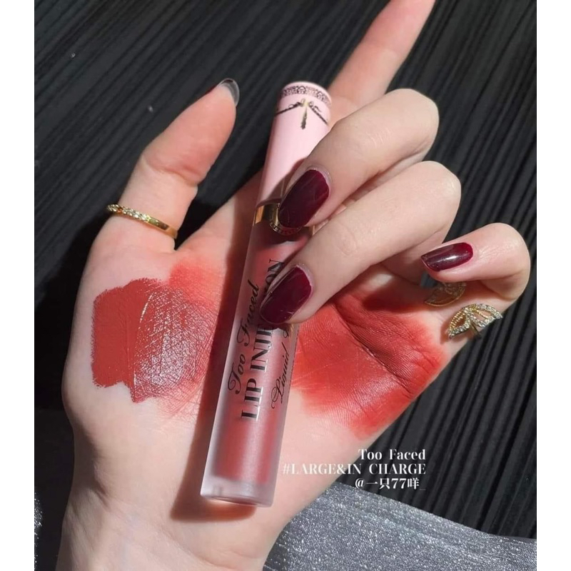 Son kem Too faced Lip Injection màu Large & In charge
