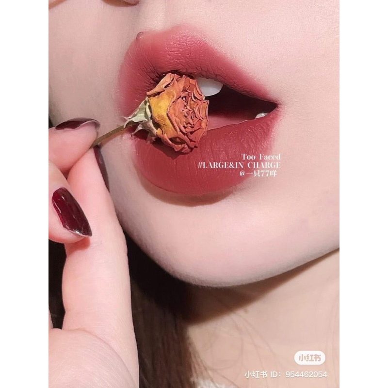 Son kem Too faced Lip Injection màu Large & In charge