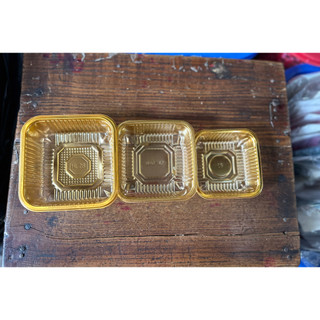 100 cái khay nhựa vàng dùng để đựng bánh trung thu cỡ 100gram, 150gram, 200gram và 300gram