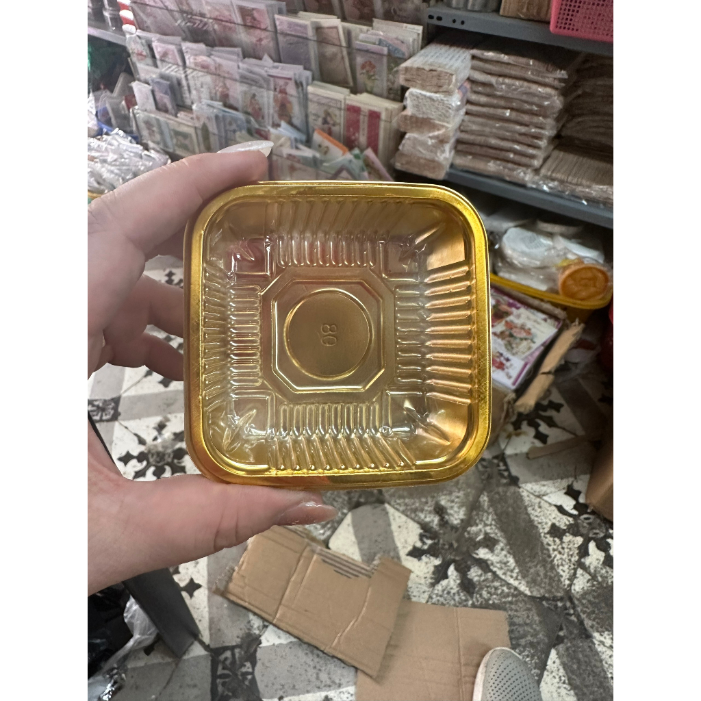 100 cái khay nhựa vàng dùng để đựng bánh trung thu cỡ 100gram, 150gram và 200 - 250gram