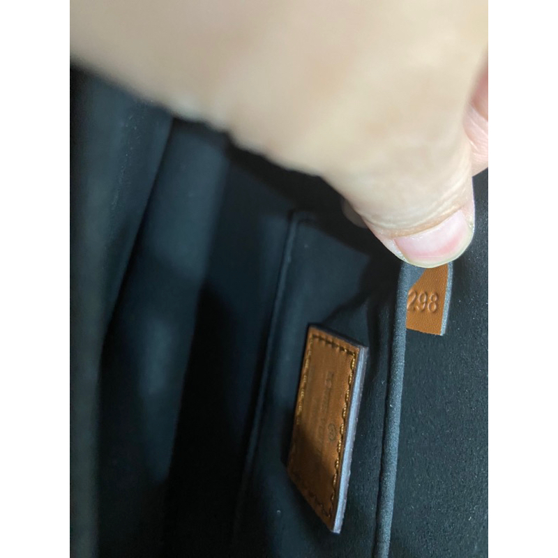 Túi si hiệu LV Dauphin