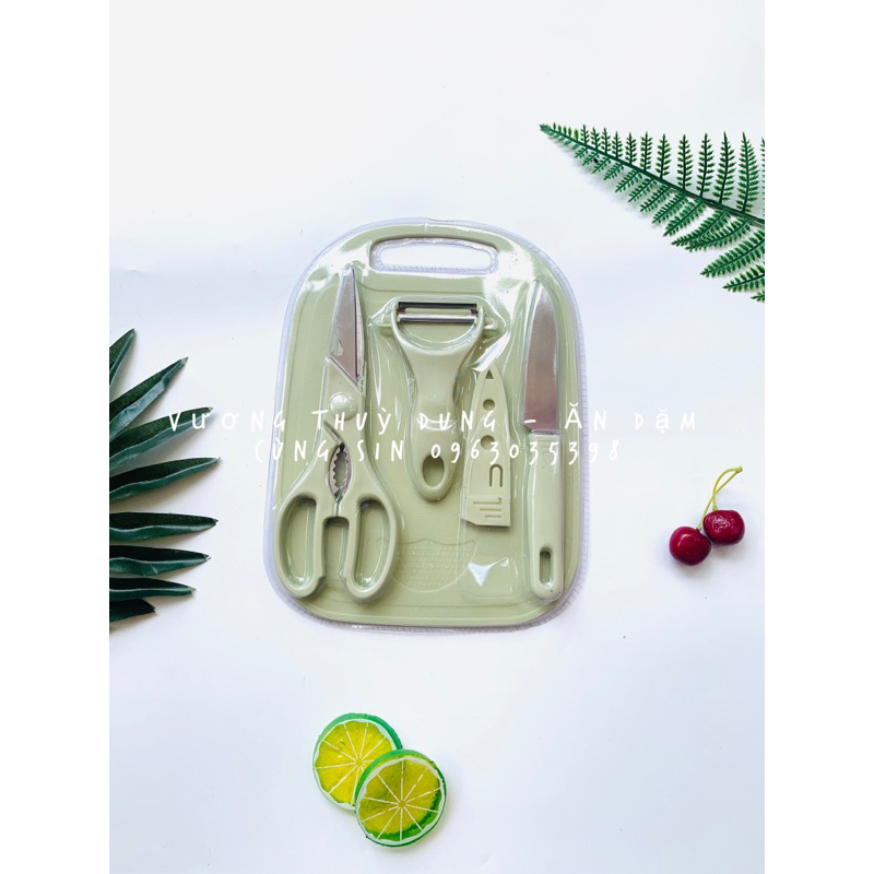 Set 4 món dao, kéo, thớt, nạo đồ ăn dặm cho bé