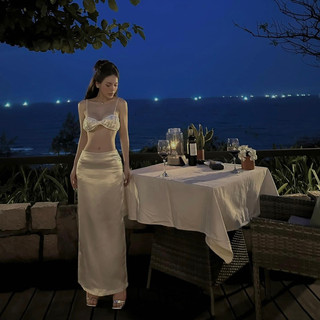 Set bikini kèm chân váy suông lụa bóng - Bageo