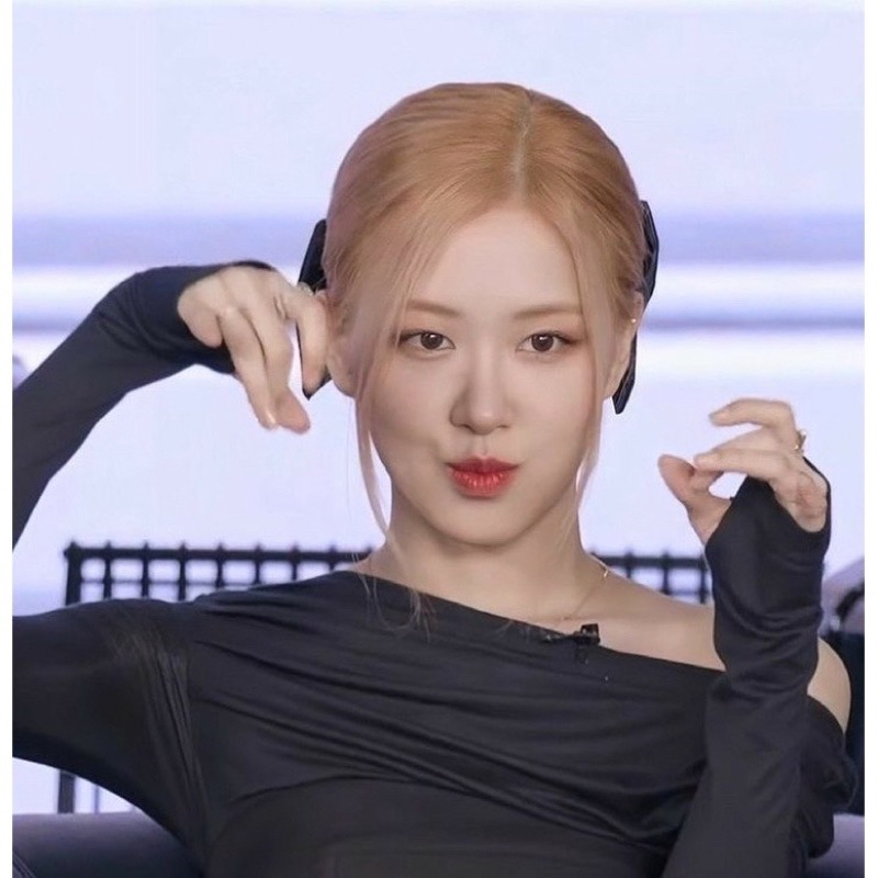 Đầm đen trễ vai giống Rosé blackpink & Karina aespa