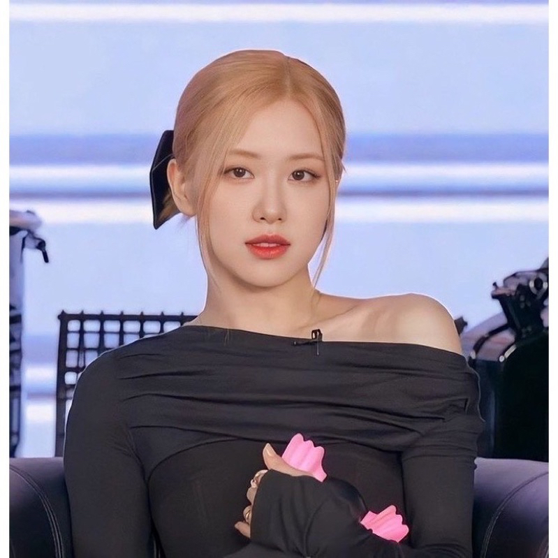 Đầm đen trễ vai giống Rosé blackpink & Karina aespa