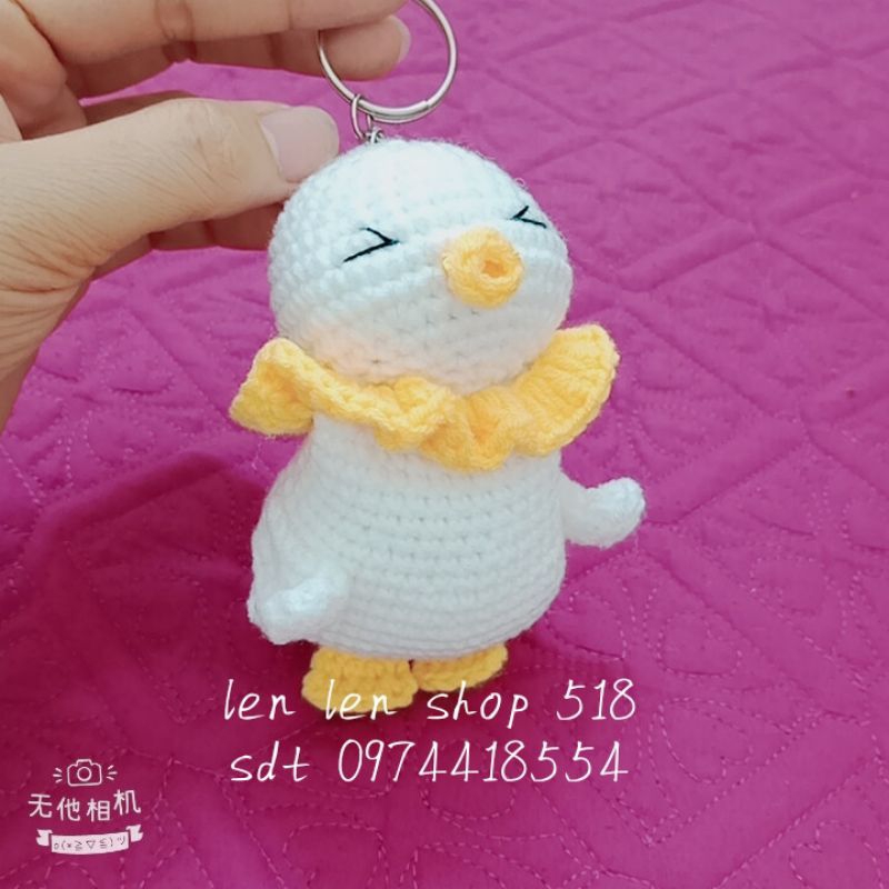 Móc khoá con vịt ngã bằng len