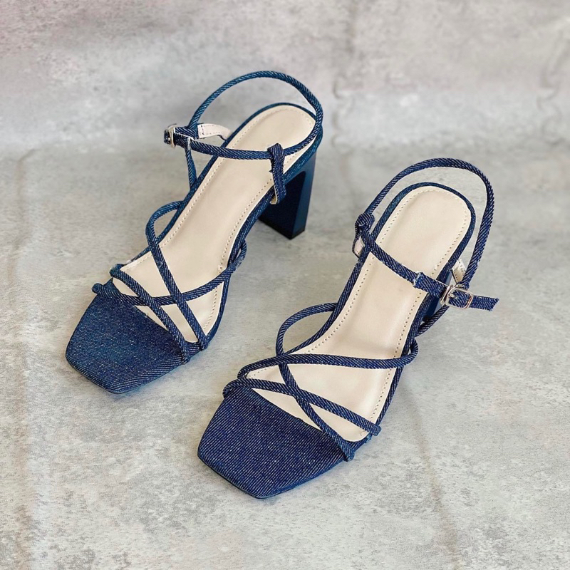 Sandal dây màu jean và đen gót cao 7p
