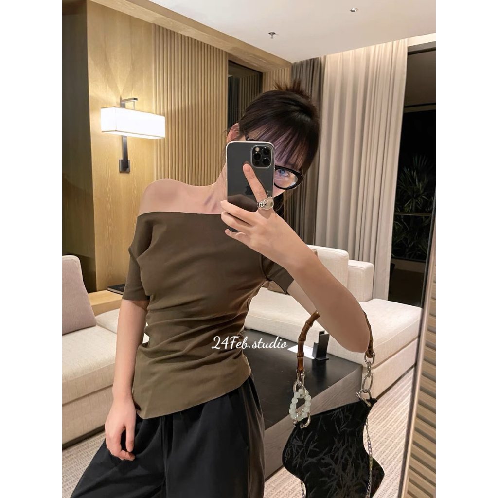 Áo trễ vai vạt lệch tăm hàn phong cách vintage Hàn Quốc