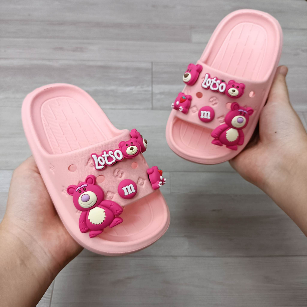 Dép gấu dâu cho bé, dép lê cho bé gái họa tiết gấu hồng xinh xắn dễ thương hàng Quảng Châu loại đẹp đi êm nhẹ  LE11