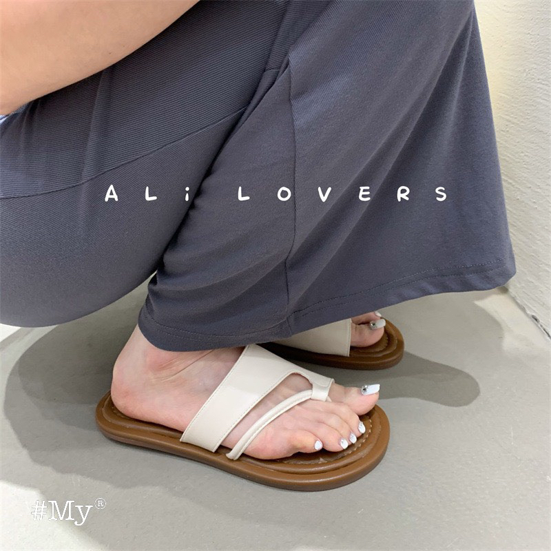 Dép xỏ ngón quai da chéo