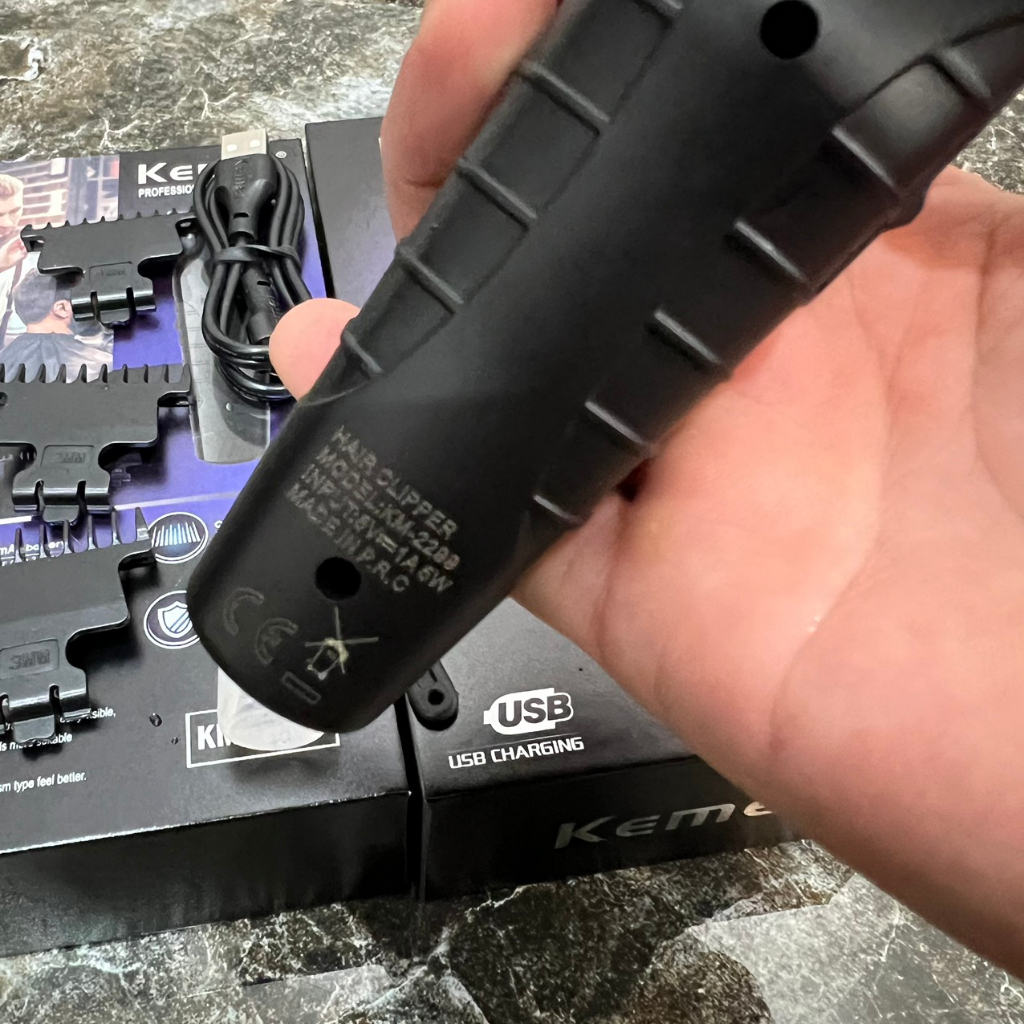 Tông đơ bấm viền Kemei KM-2299 cao cấp bấm cực sát, sắc nét.