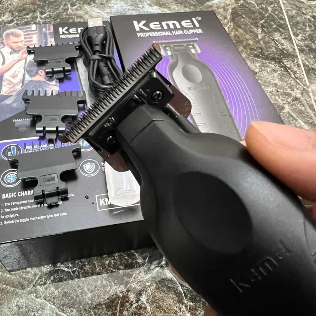 Tông đơ bấm viền Kemei KM-2299 cao cấp bấm cực sát, sắc nét.