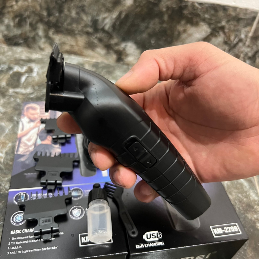 Tông đơ bấm viền Kemei KM-2299 cao cấp bấm cực sát, sắc nét.