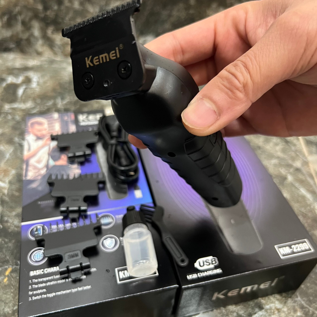 Tông đơ bấm viền Kemei KM-2299 cao cấp bấm cực sát, sắc nét.