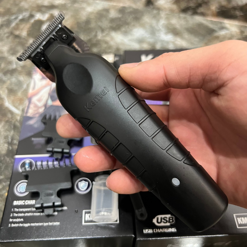 Tông đơ bấm viền Kemei KM-2299 cao cấp bấm cực sát, sắc nét.