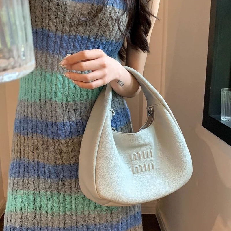 Túi xách hobo miu miu