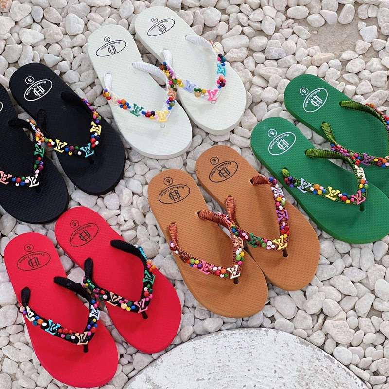 Dép Kẹp Nữ Xỏ Ngón Đính Charm Gỗ Đủ Màu Cao Cấp Handmade Đế Cao Su Non Êm Chân.