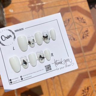 Nailbox trắng nhũ cô dâu