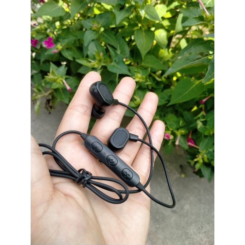 Tai nghe Bluetooth