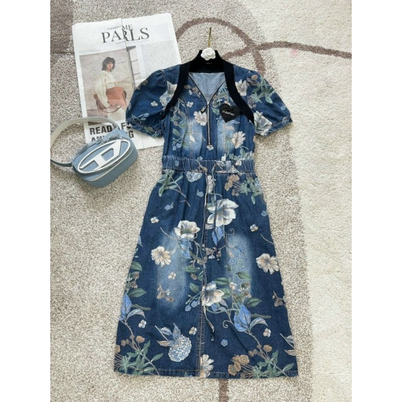 Hàng nhập - Đầm dáng ôm jean mát lạnh in hoa lá, váy bò tay ngắn cổ V khóa kéo