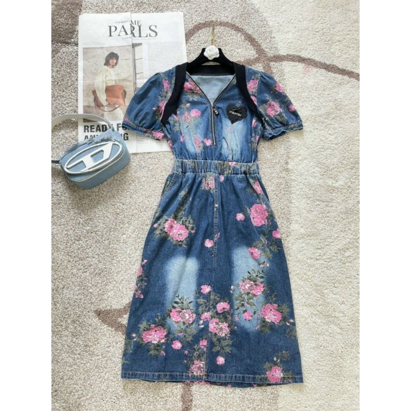 Hàng nhập - Đầm dáng ôm jean mát lạnh in hoa lá, váy bò tay ngắn cổ V khóa kéo