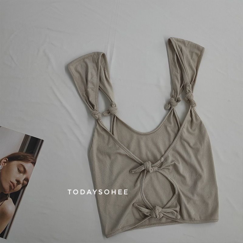 Áo hai dây mặc được 2 kiểu