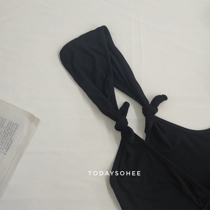 Áo hai dây mặc được 2 kiểu