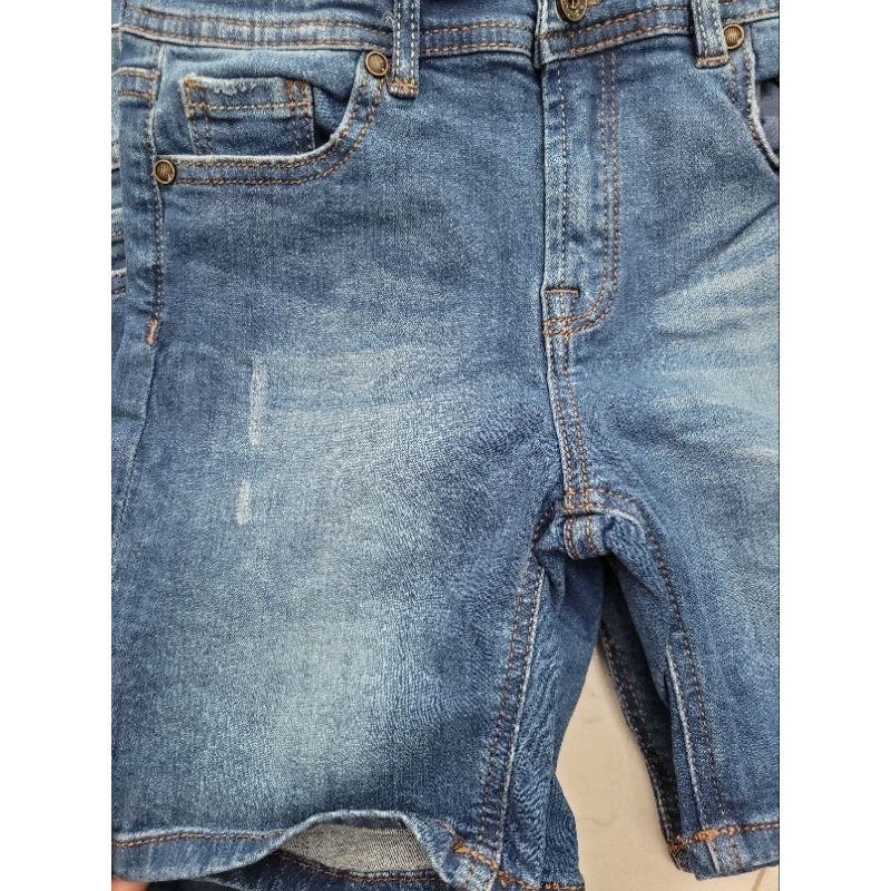 Quần short jeans bé trai VNXK vải co giản có dây tăng đơ.